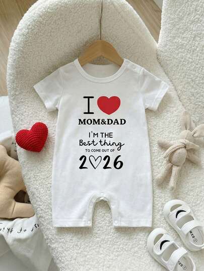 SHEIN 2026 Slogan Newborn Infant Bodysuit - 'I Love Mommy And Daddy' Baby Round Neck Open Shoulder White Bodysuit Short Pants, Best Item Of 2026. Heart Pattern Short Sleeve Bodysuit Short Pants, Suitable For Boys And Girls, Ideal For Home Daily Wear, Valentine's Day Party. Classic White Style, Simple And Comfortable, Suitable For 3M-24M Baby Boy Bodysuits Baby Boy Rompers Baby Boy Announcement Clothes I Love Mom And Dad Baby Clothes
