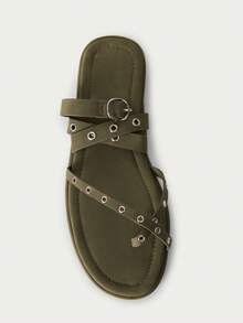 Nöista 铆钉绑带平底鞋。大胆的橄榄绿绒面革饰面，搭配工业风金属孔眼细节和稳固贴合的穿着体验——完美融合了舒适感和都市时尚感。 - 綠色 - 查看 5