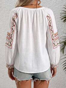 白色刺绣波西米亚风女式衬衫，系领，落肩设计，长袖，无弹力，常规版型 - 白色 - 查看 2