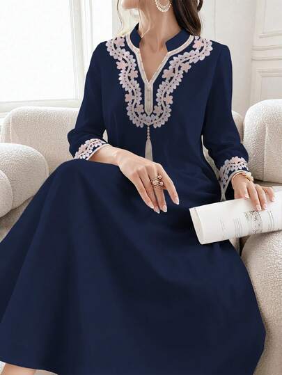 SHEIN Najma Đầm maxi màu xanh hải quân in họa tiết hoa kỹ thuật số phong cách retro, đầm dài tay cổ chữ V xẻ tà tay bồng thời trang nữ, đầm kiểu Ả Rập thanh lịch cho mùa xuân/hè.