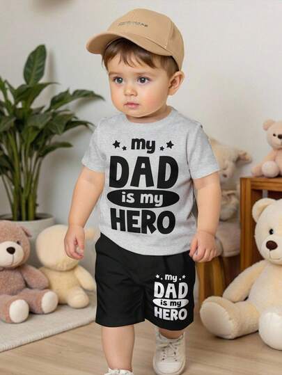 SHEIN 2件套男婴休闲简约圆领短袖T恤和短裤套装，夏季款，经典温馨家庭标语印花，“爸爸英雄”文字印花