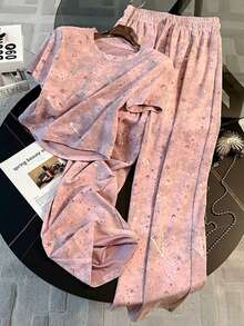 Bộ đồ gồm áo thun tay raglan cổ tròn ngắn và quần ống đứng có túi bên hông. - Hồng - Xem 3