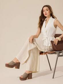 CUCCOO BASICS Giày sandal đế dày màu nâu nhạt đơn giản, thiết kế mũi vuông và quai rộng, tổng thể kiểu dáng thời trang và đa năng, thể hiện khí chất thanh lịch và phóng khoáng. Chất liệu mặt trên mềm mại và thoáng khí, phù hợp cho việc đi lại hàng ngày, các buổi gặp gỡ thân mật và các dịp khác, mang lại sự thoải mái và tự tin. - Màu Khaki - Xem 3