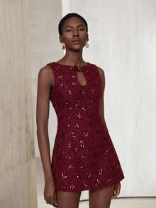 Aveloria Modichic 棕色粗花呢迷你连衣裙，饰有3D亮片串珠设计、镂空领和装饰纽扣，简约优雅，适合办公室通勤穿着，兼具复古时尚感和收腰设计。 - 酒紅色 - 查看 7