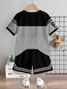 SHEIN 2件套男童休闲舒适简约圆领短袖T恤短裤套装，经典酷炫俚语#67，经典酷炫运动元素图案印花，六七 - 彩色 - 查看 2