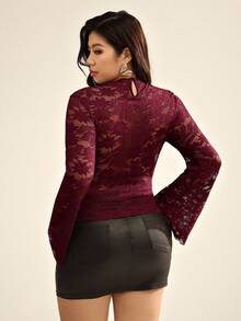 Auralis 酒红色蕾丝拼接性感透视褶皱腰部喇叭袖大码女式T恤，适合音乐会、演出、约会、正式晚宴、盛会、婚礼、情人节、派对、性感、通勤、优雅浪漫、职场女神、美人鱼风格、生日派对等场合。 - 酒紅色 - 查看 3