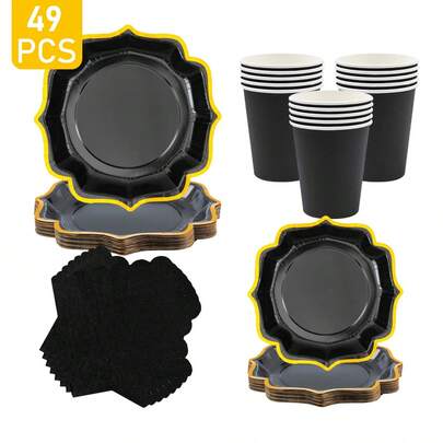 Bộ đĩa, khăn ăn và cốc dùng một lần màu đen viền ren bốn góc với viền nhũ vàng dành cho 8 người. Bộ đồ dùng tiệc dùng một lần này, bao gồm đĩa, khăn ăn và cốc, rất phù hợp cho các bữa tiệc sinh nhật, đám cưới và dã ngoại gia đình.