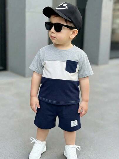 SHEIN Set de 2 piezas de camiseta de manga corta con cuello redondo y pantalones cortos de bloques de color para niños pequeños, casual, cómodo, versátil, adecuado para uso diario, salidas, al aire libre, vacaciones, playa, verano, primavera/verano