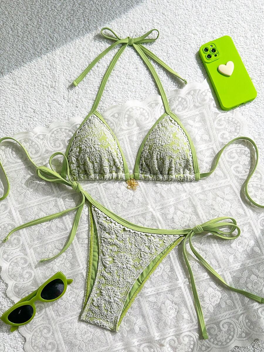 SHEIN Sweetro 2件套夏季沙滩度假花卉纹理面料蕾丝金色花朵装饰吊带上衣和侧系带泳裤比基尼套装 - 薄荷綠 - 查看 1