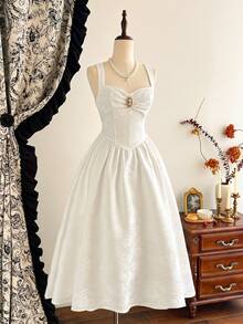 Vintamour 复古经典优雅女士连衣裙，春夏修身蕾丝拼接连衣裙，提花喇叭裙，米色吊带连衣裙，复古胸针连衣裙 - 白色 - 查看 1