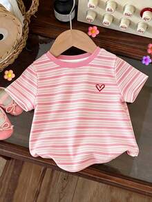 SHEIN 女婴休闲条纹爱心图案T恤，百搭甜美粉色圆领常规款T恤，适合春夏日常穿着、居家、度假。 - 彩色 - 查看 3