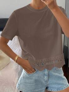DAZY 女款純色修身圓領短袖蕾絲拼接休閒夏季上衣 T-shirt 校園風 - 咖啡棕 - 查看 3