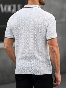 Manfinity Homme 男士高级提花Polo衫，送给男友或丈夫的时尚礼物。男士纹理Polo衫，白色纹理Polo衫，百搭单品，适合日常通勤、旅行、度假和外出，也是送给丈夫和男友或朋友的理想礼物。休闲简约风格，都市成熟风范，英伦绅士风范。男装-男士上衣-男士Polo衫，男士针织衬衫，男士钩针衬衫，男士经典款。日常休闲、周末旅行、户外活动、探险旅行、轻松的工作环境或半正式场合皆宜。送给男友/丈夫的礼物，周年纪念/生日礼物，派对、暑假、新年、婚礼等场合的完美之选。 - 白色 - 查看 2
