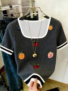 Resyla Women's Regular Fitted Cropped T-Shirt - Dark Grey - View 4