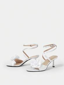 CUCCOO HITCHD 女士鞋履春夏新款圆头高跟白色缎面山茶花图案，搭配婚纱晚礼服，简约气质高跟凉鞋 - 白色 - 查看 3