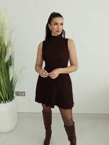 MDEdit 女式简约时尚立领无袖 A 字迷你罗纹针织连衣裙 - 咖啡棕 - 查看 5