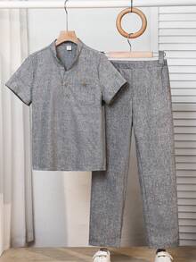 SHEIN Bộ đồ đôi cho bé trai tuổi teen, gồm áo sơ mi ngắn tay cổ chữ V màu trơn dáng rộng, dễ phối đồ, gồm áo và quần cạp chun, thích hợp đi làm, đi học, mặc hàng ngày, chơi thể thao, phù hợp cho mùa xuân/hè. - Xám - Xem 1