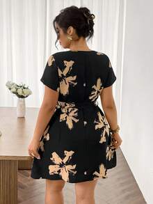 SHEIN Frenchy 大码女式印花喇叭袖休闲连衣裙 - 彩色 - 查看 4