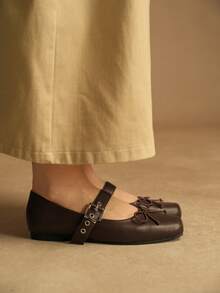 Rosivie 女士咖啡棕色蝴蝶结方头玛丽珍鞋，金属搭扣，芭蕾平底鞋，可爱复古经典街头风 - 咖啡棕 - 查看 4