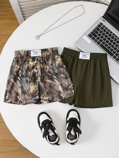 SHEIN 两件套男童休闲迷彩短裤，柔软舒适，适合日常穿着、上学、户外活动、运动等多种场合，春、夏、秋季皆宜。