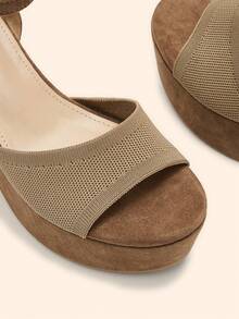 CUCCOO BASICS Sandal Wanita Warna Khaki dengan Sol Tebal dan Tali Pergelangan Kaki yang Nyaman, Cocok untuk Bepergian, Kencan, Berkumpul, Pesta, Liburan, dan Acara Lainnya - Khaki - View 8