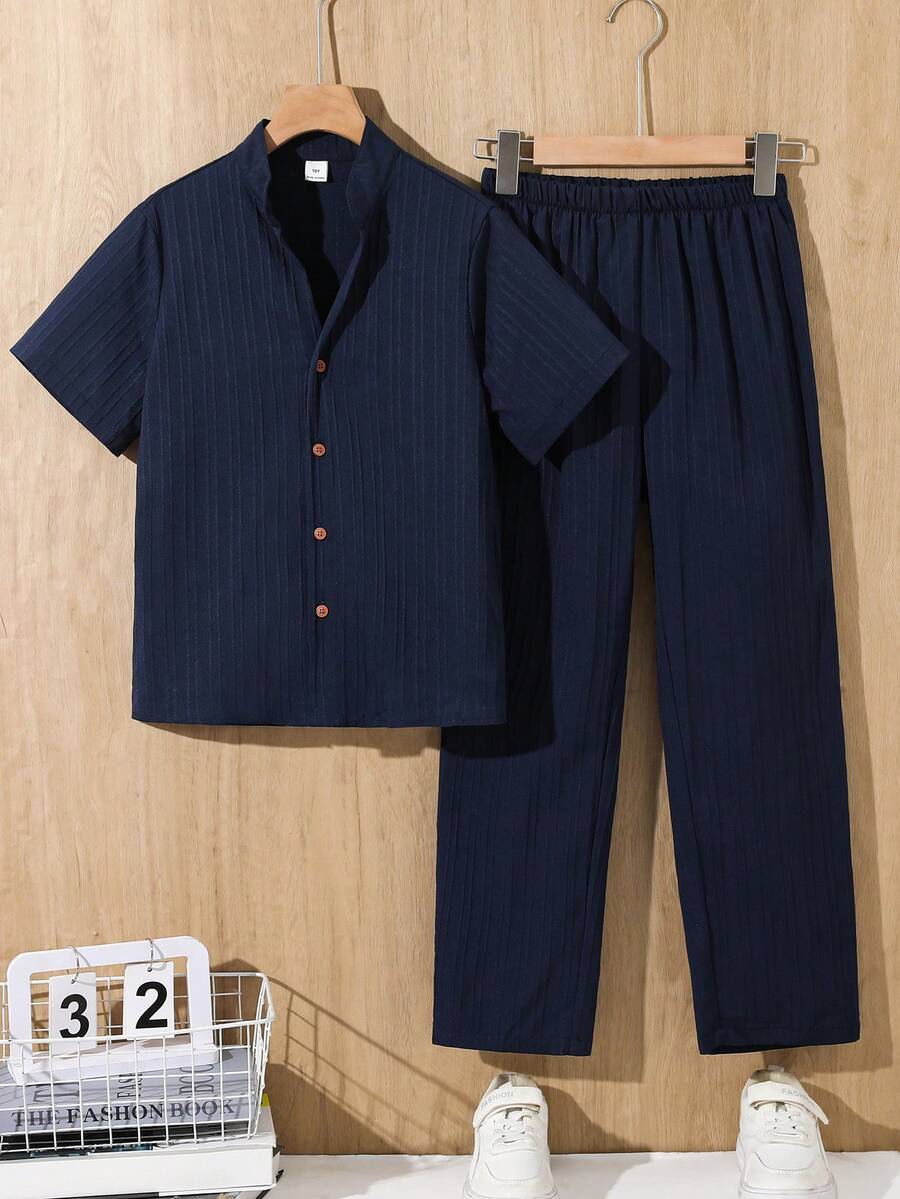 SHEIN 两件套儿童/青少年男童休闲舒适立领开襟宽松短袖衬衫和直筒宽松裤套装 - 藏蓝色 - 查看 1