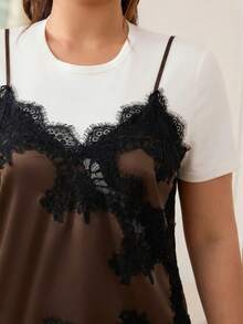 SHEIN EZwear 2026 Nouvelle Camisole Décontractée Printemps/Été, Convient pour Sortie, Quotidien, Fête, Rendez-vous, Anniversaire, Festival de Musique, Trajet, Vêtement d'Intérieur, Satin Mélangé de Dentelle, Doux et Soyeux, Coupe Ample, Noir, Grande Taille - Marron fonçé - Voir 6