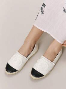 Styleloop Giày lười nữ đế bằng màu trắng, mũi tròn, viền dây, phối màu nổi bật, thoải mái, chống trơn trượt, nhẹ, kiểu giày ngư dân, gót dây, phong cách nghỉ dưỡng, đồ cần thiết khi đi du lịch, phong cách Bohemian, lễ hội âm nhạc, trang phục dự tiệc, phong cách retro Mỹ, trang phục đi nghỉ mát, đồ không thể thiếu khi đi du lịch. - trắng - Xem 5