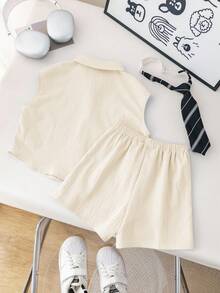 SHEIN Conjunto de 3 piezas que incluye corbata, top sin mangas con estampado de letras azul y cortos de cintura elástica con corbata, para niño pequeño en verano - Albaricoque - Ver 2