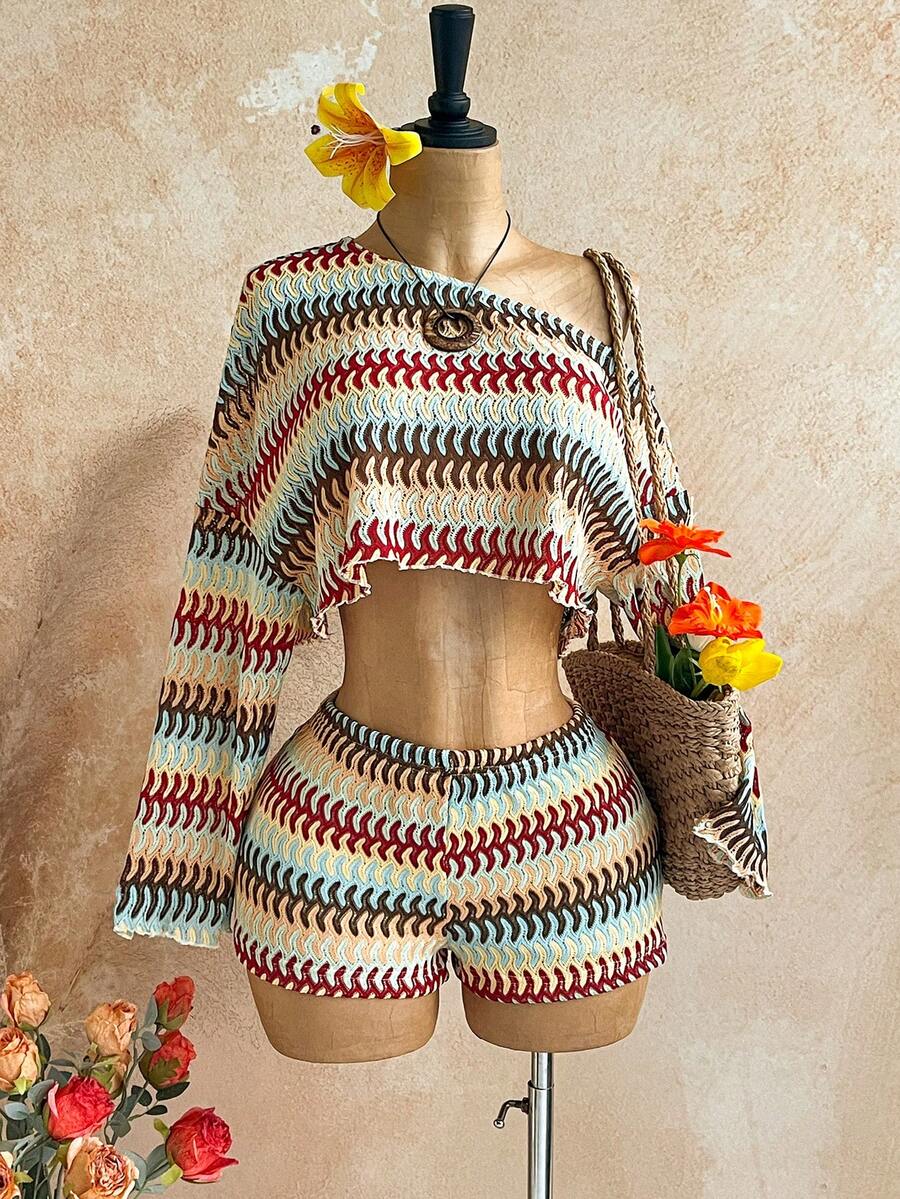Soleia Bộ đồ thể thao nữ đi nghỉ mát, kẻ sọc, cổ áo bất đối xứng, áo crop top và quần short (2 món) - Màu be - Xem 1