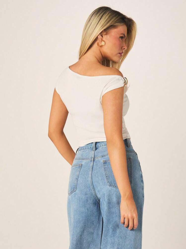 MISSGUIDED Damska bluzka z odkrytymi ramionami, prążkowana, z ozdobnym złotym kółkiem, z krótkim rękawem, dopasowana, letnia, swobodna