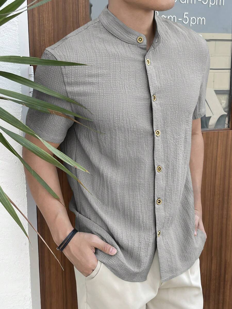 HIMLAND Áo sơ mi nam tay ngắn cổ đứng, màu trơn, cài một hàng khuy, kiểu dáng thường ngày, đa năng.