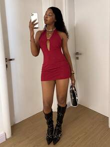 SHEIN HypeZone Đầm ngắn dự tiệc cocktail màu trơn dành cho nữ, kiểu cổ yếm, buộc dây sau lưng, xếp ly, eo thon, thanh lịch. - Màu Đỏ Sâu - Xem 3