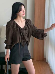 DAZY 女士V领荷叶边层叠褶皱修身长袖系带上衣 - 卡其色 - 查看 7