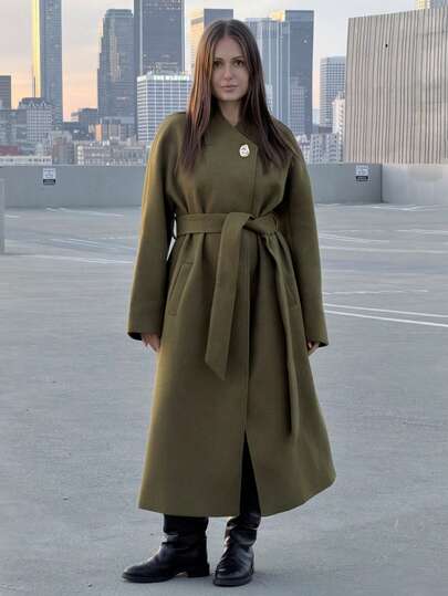 Kuleshova 斜领金属扣装饰腰带长款大衣