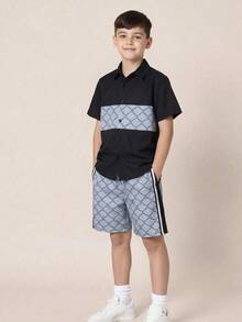 Conjunto de 2 piezas para niños preadolescentes con camisa de estampado floral minimalista en negro y gris, y pantalones cortos con estampado floral contrastante en los laterales. Casual, colegial, cómodo, de moda, versátil, de tela suave, adecuado para uso diario, salidas, fiestas, vacaciones de verano en la playa, vibraciones de verano. - Negro - Ver 8