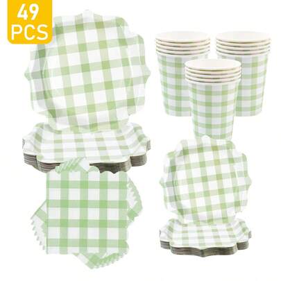 Bộ đồ dùng dùng một lần màu xanh lá cây kẻ caro hình ren bốn góc, gồm đĩa, khăn ăn và cốc, dành cho 8 người. Bộ đồ dùng tiệc dùng một lần này, bao gồm đĩa, khăn ăn và cốc, rất phù hợp cho các bữa tiệc sinh nhật, đám cưới và dã ngoại gia đình.