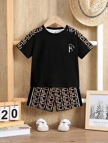 SHEIN 男婴休闲T恤套装，适合夏季穿着，经典字母“K”图案印花，复古花卉图案印花 - 彩色 - 查看 3