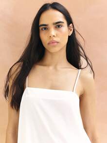 KSTM 女士白色露背吊带长裙，蕾丝裙摆，可调节肩带，适合夏季休闲、海滩、婚礼宾客等场合 - 白色 - 查看 6