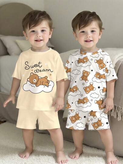 SHEIN 2 pièces Ensemble de pyjama décontracté et ample pour bébé garçon, adapté pour l'été. Imprimé classique d'ours endormi, oreiller mignon en forme de nuage de dessin animé, imprimé d'étoiles et de lune