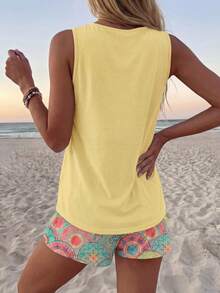 Sylviya Bộ 2 món/Bộ áo cổ tròn họa tiết hình học tương phản màu vàng bơ và quần short cổ tròn họa tiết retro dành cho nữ Bộ trang phục mùa hè thích hợp để đi chơi - Nhiều màu - Xem 2