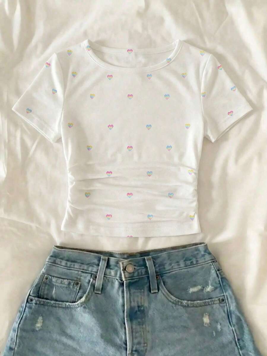 SHEIN ChillGRL 少女休闲舒适短袖T恤，甜美渐变爱心印花设计，全幅印花图案，适合春夏轻薄休闲穿着，街头风、户外、上学、聚会、送礼皆宜。 - 彩色 - 查看 1