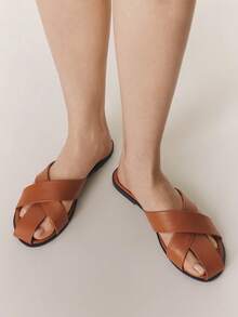 Styleloop Sandalias planas para mujer, sandalias romanas, sandalias bohemias con tiras cruzadas, zapatos de viaje de verano, para exteriores, playa, casual, adecuados para la temporada de vacaciones, primavera y verano - Marrón - Ver 1
