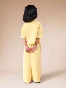 SUMWON 宽松女童两件套露脐上衣和阔腿裤套装，侧边印花休闲装，适合春夏穿着 - 黃色 - 查看 2