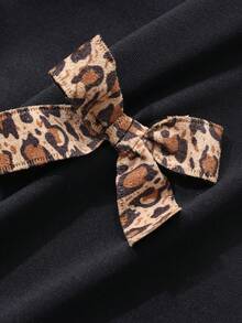 DAZY Áo thun ngắn tay cổ tròn in họa tiết nơ và da báo dành cho thiếu nữ - màu đen - Xem 7