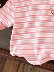 SHEIN 女婴休闲条纹爱心图案T恤，百搭甜美粉色圆领常规款T恤，适合春夏日常穿着、居家、度假。 - 彩色 - 查看 5