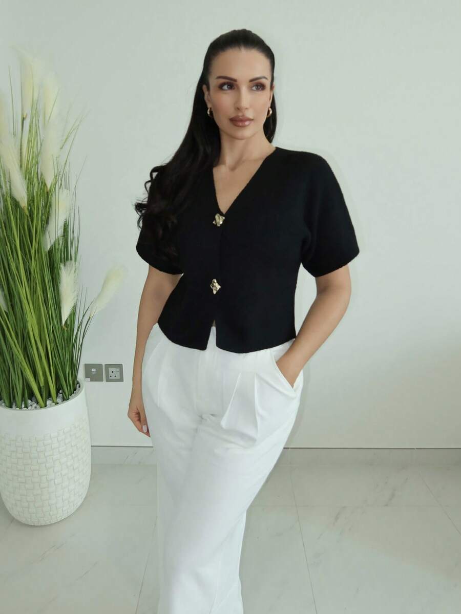 MDEdit 新款简约时尚通勤深V领短袖修身双扣开衫，休闲百搭 - 黑色 - 查看 1