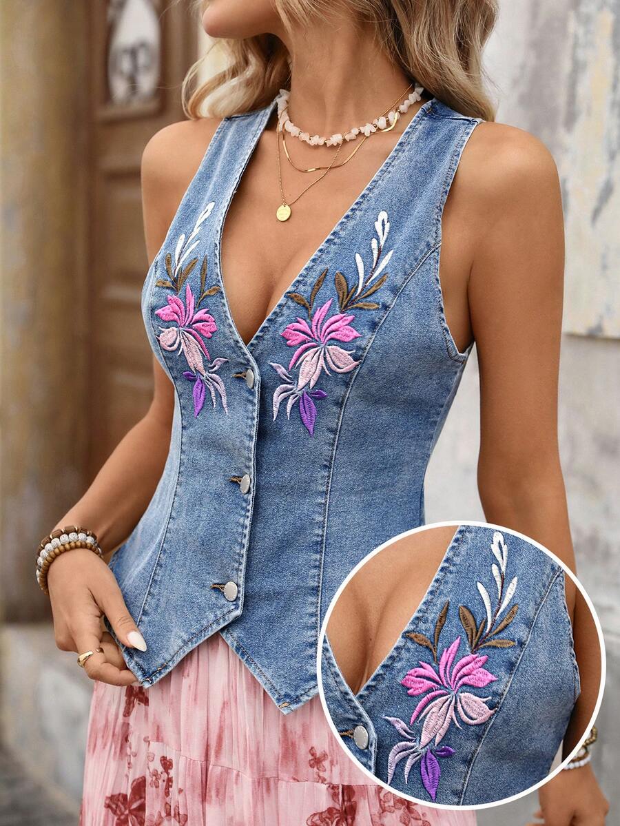 Brillora 女士花卉刺绣V领单排扣牛仔背心夏季上衣春季女装复活节圣帕特里克节上衣沙滩装外出上衣优雅上衣女士度假休闲衬衫刺绣牛仔背心时尚女式牛仔背心无袖V领上衣，饰有精致花卉刺绣修身牛仔衬衫 - 中等水洗藍 - 查看 1