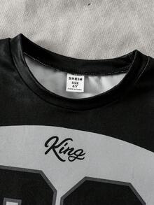 SHEIN Genkimix Kids 两件套男童运动休闲圆领短袖数字印花T恤和印花运动短裤套装，饰有缎带，适合春夏日常穿着、运动、郊游、上学、聚会、度假等场合。 - 彩色 - 查看 8