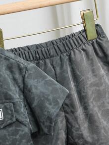 SHEIN 2 Stücke Jungen Lässig Stil Komfortabel Einfach Locker Sitzende Weiche Kurzarm Hemd & Shorts Set, geeignet für Frühling/Sommer, Alltag, Sport, Ausflüge, Schule, Veranstaltungen, Festivals, Fotografie, Koreanischer Stil - Dunkelgrau - Übersicht 6